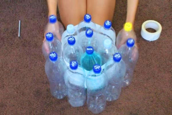 Пуфик из пластмассовых бутылок своими руками